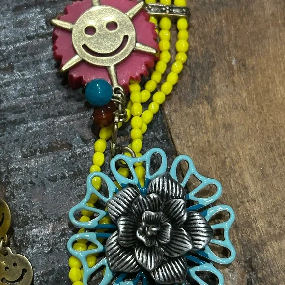 Lucky Brand Yellow and Pink Multi-Strand Smiley Face Necklace Preloved - Picture 7 of 9